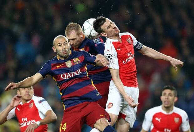 FC Barcelona Barca players Javier Mascherano (L) and Jeremy Mathieu (C) fight for the ball with Arsenal FC Laurent Koscielny during a Champions League round 16 match held at Camp Nou stadium in Barcelona, Catalonia, Spain, 16 March 2016. BARCELONA VS ARSENAL !ACHTUNG: NUR REDAKTIONELLE NUTZUNG!  BAR013 20160316-635937627346431892