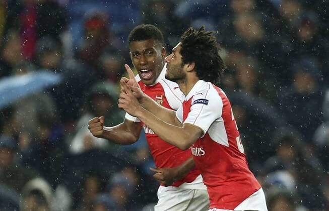 Arsenal FC Egyptian midfielder Mohamed Elnemy (R) celebrates his goal before FC Barcelona Barca with team mate Mohamed Elnemy during a Champions League round 16 match held at Camp Nou stadium in Barcelona, Catalonia, Spain, 16 March 2016. BARCELONA VS ARSENAL !ACHTUNG: NUR REDAKTIONELLE NUTZUNG!  BAR017 20160316-635937633947102982