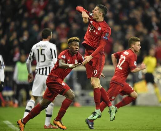 TOR zum 1:2 durch Robert Lewandowski FC Bayern München Torjubel mit David Alaba FC Bayern München FC Bayern München FCB vs Juventus Turin UEFA Champions-League CL Achtelfinale Rückspiel Saison 2015 2016 München Allianz Arena 16.03.2016 FC Bayern München FCB vs Juventus Turin