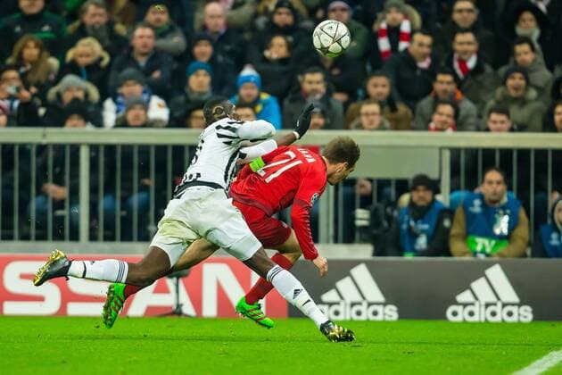 Mittwoch 16.03.2016, CL, UEFA Champions League, Saison 2015 2016, Achtelfinale Rueckspiel in Muenchen, FC Bayern Muenchen - Juventus Turin, v-l Paul Pogba (Juventus Turin 10) Philipp Lahm (FC Bayern 21) DeFodi507