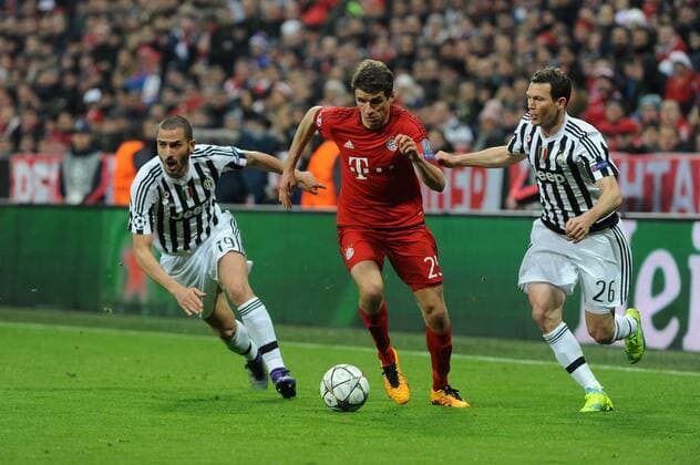 Muenchen vl. Leonardo Bonucci (Juventus Turin), Thomas Mueller (FC Bayern Muenchen) und Stephan Lichtsteiner (Juventus Turin) , Bayern Muenchen - Juventus Turin, Fussball ,Champions League, Achtelfinale, 16.03.2016 , Copyright: Stuetzle xEibner-Pressefoto ep_wse