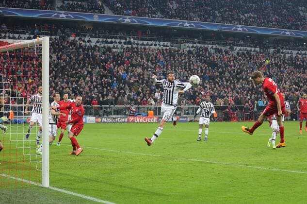 Thomas MUELLER, MÜLLER, FCB 25 Torschuss, schiesst das Tor zum 2-2 FC BAYERN MUENCHEN - JUVENTUS TURIN Achtelfinale, Football UEFA Champions League, Munich, 16.03.2016 CL Saison 2015 2016