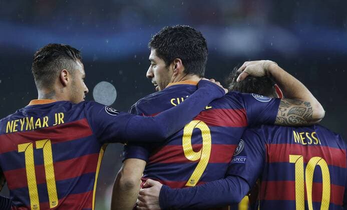 FC Barcelona Barca Uruguayan forward Luis Suarez celebrates a goal before Arsenal FC with team mates Neymar Jr (L) and Leo Messi (R) during a Champions League round 16 match held at Camp Nou stadium in Barcelona, Catalonia, Spain, 16 March 2016. BARCELONA VS ARSENAL !ACHTUNG: NUR REDAKTIONELLE NUTZUNG!  BAR020 20160316-635937646963898982