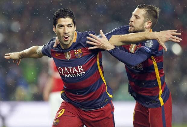 FC Barcelona Barca Uruguayan forward Luis Suarez celebrates a goal before Arsenal FC with team mate Jordi Alba (R) during a Champions League round 16 match held at Camp Nou stadium in Barcelona, Catalonia, Spain, 16 March 2016. BARCELONA VS ARSENAL !ACHTUNG: NUR REDAKTIONELLE NUTZUNG!  BAR023 20160316-635937647659346982