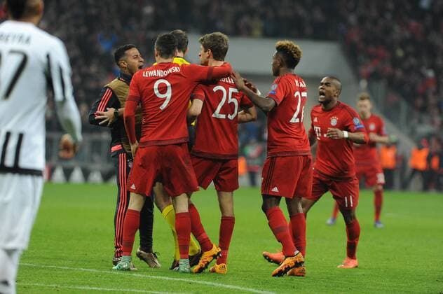 Muenchen Freude nach dem 2:2 Ausgleich durch Thomas Mueller (FC Bayern Muenchen) in der letzten Spielminute, Bayern Muenchen - Juventus Turin, Fussball ,Champions League, Achtelfinale, 16.03.2016 , Copyright: Stuetzle xEibner-Pressefoto ep_wse