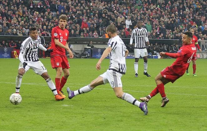 Thiago ALCANTARA, FCB 6 Torschuss, schiesst das Tor zum 3-2 FC BAYERN MUENCHEN - JUVENTUS TURIN Achtelfinale, Football UEFA Champions League, Munich, 16.03.2016 CL Saison 2015 2016