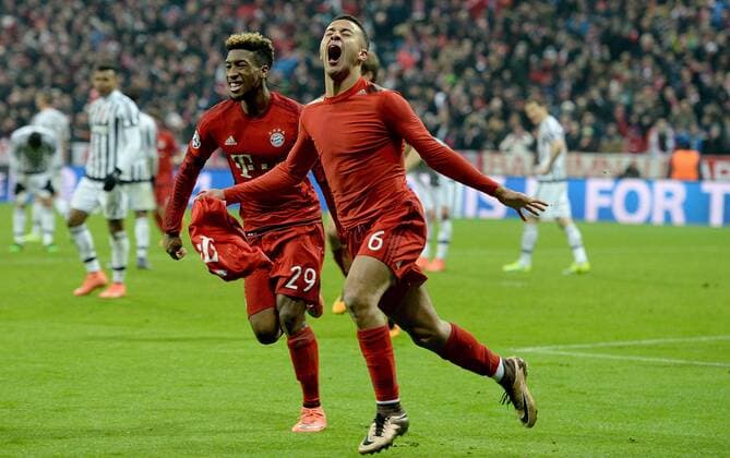 16.03.2016, xjhx, Fussball Champions League, FC Bayern Muenchen - Juventus Turin, emspor, v.l. Kingsley Coman (FC Bayern Muenchen), Thiago Alcantara (FC Bayern Muenchen) Torjubel, Goal celebration, celebrate the goal zum 3:2
