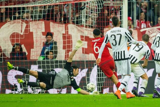Mittwoch 16.03.2016, CL, UEFA Champions League, Saison 2015 2016, Achtelfinale Rueckspiel in Muenchen, FC Bayern Muenchen - Juventus Turin, Thiago Alcantara (FC Bayern 6) erzielt das 3 zu 2 DeFodi507