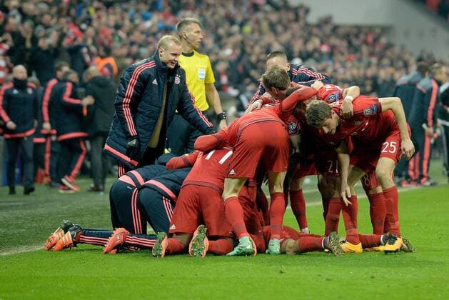 16.03.2016, xjhx, Fussball Champions League, FC Bayern Muenchen - Juventus Turin, emspor, v.l. Thiago Alcantara (FC Bayern Muenchen) und Spieler vom FC Bayern Muenchen Torjubel, Goal celebration, celebrate the goal zum 3:2