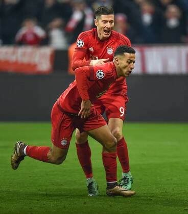 FUSSBALL CHAMPIONS LEAGUE SAISON 2015 2016 ACHTELFINALE RUECKSPIEL FC Bayern Muenchen - Juventus Turin 16.03.2016 Thiago Alcantara (vorne) bejubelt seinem Treffer zum 3:2 mit Robert Lewandowski (beide FC Bayern Muenchen) 