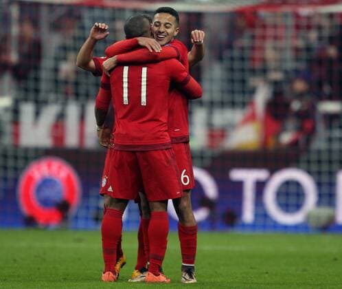 SOCCER - CL, Bayern vs Juventus MUNICH,GERMANY,16.MAR.16 - SOCCER - UEFA Champions League, Round of 16, FC Bayern Muenchen vs Juventus Turin. Image shows the rejoicing of Douglas Costa and Thiago Alcantara (Bayern). GEPAxpictures xThomasxBachun