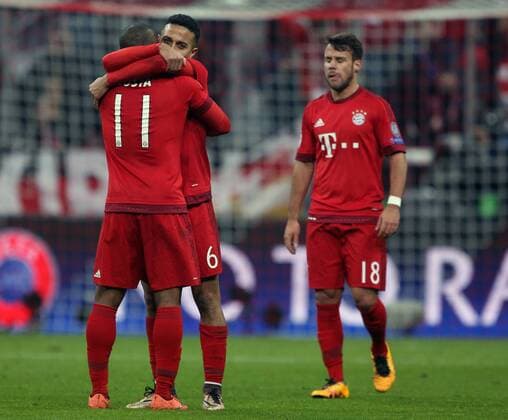 SOCCER - CL, Bayern vs Juventus MUNICH,GERMANY,16.MAR.16 - SOCCER - UEFA Champions League, Round of 16, FC Bayern Muenchen vs Juventus Turin. Image shows the rejoicing of Douglas Costa and Thiago Alcantara (Bayern). GEPAxpictures xThomasxBachun