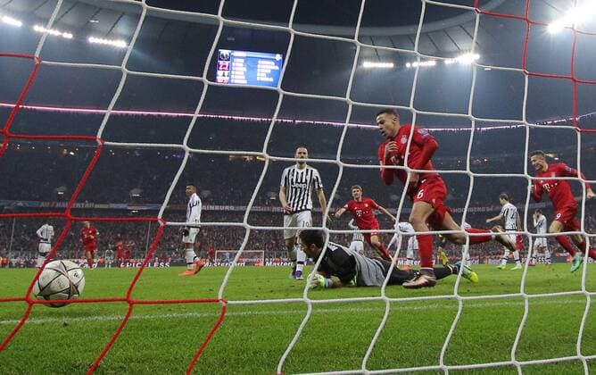 Thiago ALCANTARA, FCB 6 Torschuss, schiesst das Tor zum 3-2 gegen Gianluigi BUFFON, JUVE 1 Torjubel, Jubel nach dem Tor FC BAYERN MUENCHEN - JUVENTUS TURIN Achtelfinale, Football UEFA Champions League, Munich, 16.03.2016 CL Saison 2015 2016