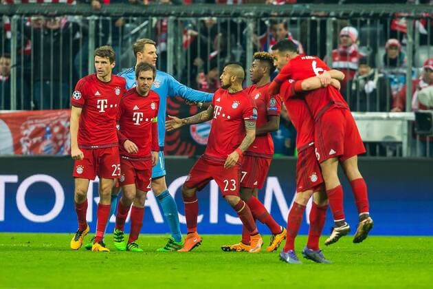 Mittwoch 16.03.2016, CL, UEFA Champions League, Saison 2015 2016, Achtelfinale Rueckspiel in Muenchen, FC Bayern Muenchen - Juventus Turin, schlussjubel v-l Thomas Mueller (FC Bayern 25) Philipp Lahm (FC Bayern 21) Torwart Manuel Neuer (FC Bayern 1) Arturo Erasmo Vidal (FC Bayern 23) David Alaba (FC Bayern 27) Thiago Alcantara (FC Bayern 6) DeFodi507