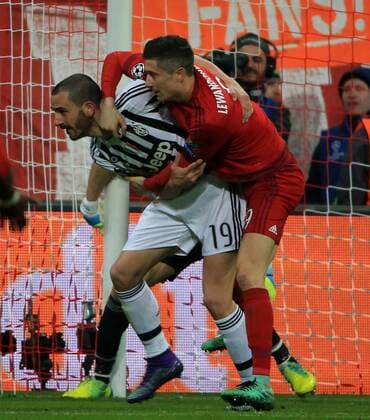 16.03.2016, CL, FC Bayern vs Juventus Turin, Allianz Arena München, Fussball, im Bild: Leonardo Bonucci (Juve) vs Robert Lewandowski (FCB)