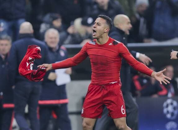 Thiago ALCANTARA, FCB 6 Torjubel, Jubel nach dem Tor zum 3-2 FC BAYERN MUENCHEN - JUVENTUS TURIN 4-2 Achtelfinale, Football UEFA Champions League, Munich, 16.03.2016 CL Saison 2015 2016
