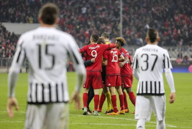 Thomas MUELLER, MÜLLER, FCB 25 Torjubel, Jubel nach dem Tor, Torschuss, schiesst das Tor zum 2-2 gegen Gianluigi BUFFON, JUVE 1 FC BAYERN MUENCHEN - JUVENTUS TURIN 4-2 Achtelfinale, Football UEFA Champions League, Munich, 16.03.2016 CL Saison 2015 2016
