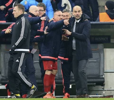 16.03.2016, Fussball Championsleague 2015 2016, Achtelfinale Rückspiel, FC Bayern München - Juventus Turin, in der Allianzarena München. Franck Ribery (FC Bayern München) und Trainer Pep Guardiola (FC Bayern München) 