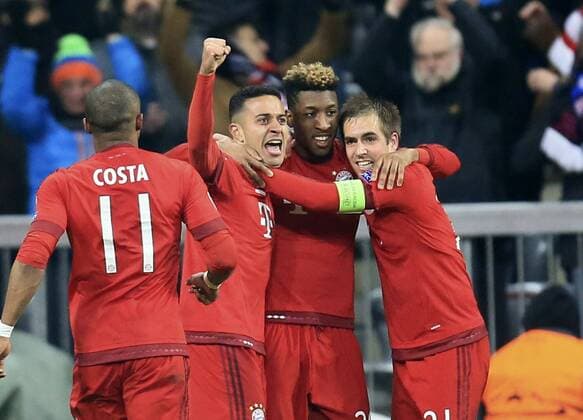 16.03.2016, Fussball Championsleague 2015 2016, Achtelfinale Rückspiel, FC Bayern München - Juventus Turin, in der Allianzarena München. Thiago (FC Bayern München) jubelt mit Kingsley Coman (Bayern München) und Philipp Lahm (FC Bayern München) 