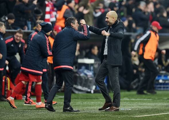 FUSSBALL CHAMPIONS LEAGUE SAISON 2015 2016 ACHTELFINAL RUECKSPIEL FC Bayern Muenchen - Juventus Turin 16.03.2016 Schlussjubel FC Bayern Muenchen; Trainer Pep Guardiola (re) mit seinem persoenlichen Berater Manel Estiarte 