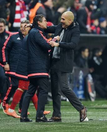 FUSSBALL CHAMPIONS LEAGUE SAISON 2015 2016 ACHTELFINAL RUECKSPIEL FC Bayern Muenchen - Juventus Turin 16.03.2016 Schlussjubel FC Bayern Muenchen; Trainer Pep Guardiola (re) mit seinem persoenlichen Berater Manel Estiarte 