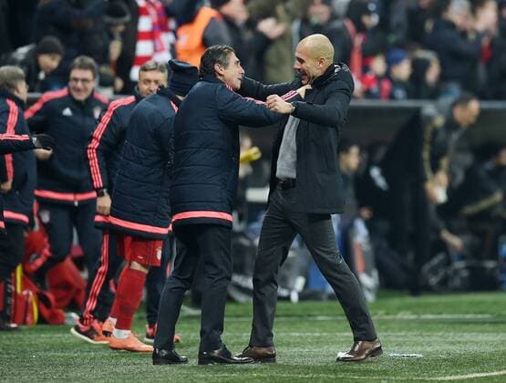 FUSSBALL CHAMPIONS LEAGUE SAISON 2015 2016 ACHTELFINAL RUECKSPIEL FC Bayern Muenchen - Juventus Turin 16.03.2016 Schlussjubel FC Bayern Muenchen; Trainer Pep Guardiola (re) mit seinem persoenlichen Berater Manel Estiarte 