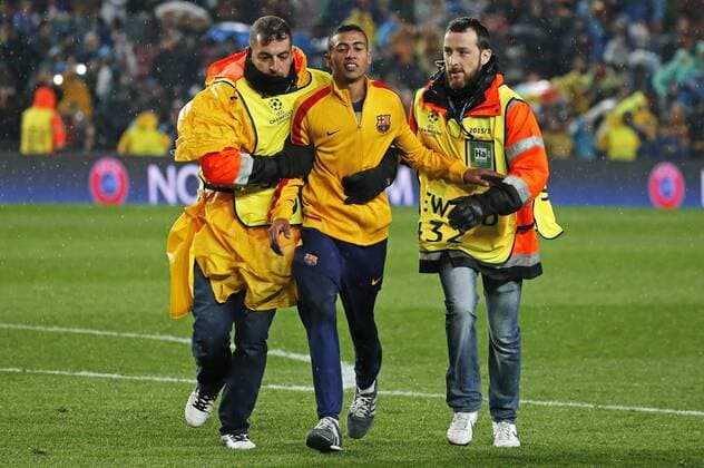March 16, 2016 - Barcelona, Catalonia, Spain - BARCELONA -march 16- SPAIN: a fan invade the pitch during the match between FC Barcelona Barca and Arsenal FC, corresponding to the second legh of the 1 8 final of the Champions League, played at the Camp Nou Stadium, on march 16, 2016. Uefa Champions League Round of 16: Barcelona vs Arsenal  - ZUMAn230