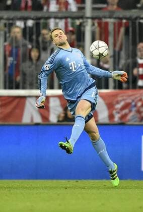 Torwart Manuel Neuer FC Bayern München klärt vor dem Strafraum mit der Brust Aktion FC Bayern München FCB vs Juventus Turin UEFA Champions-League CL Achtelfinale Rückspiel Saison 2015 2016 München Allianz Arena 16.03.2016 FC Bayern München FCB vs Juventus Turin