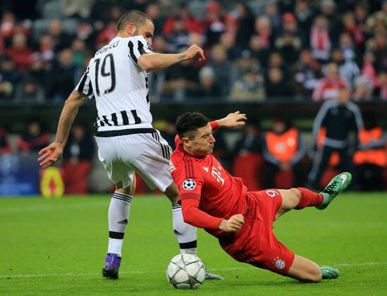 16.03.2016, CL, FC Bayern vs Juventus Turin, Allianz Arena München, Fussball, im Bild: Leonardo Bonucci (Juve) vs Robert Lewandowski (FCB)
