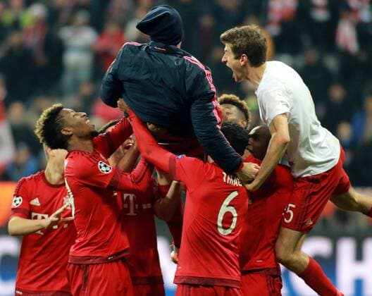 Kingsley Coman, Thiago Alcantara, Thomas Müller jubeln Mitspieler Franck Ribery hoch Fussball UEFA Champions League FC Bayern München - Juventus Turin 16.03.2016