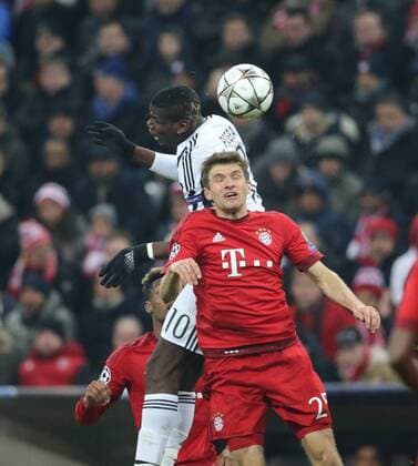 München, Fussball, Herren, UEFA Champions League, Saison 2015 2016, Achtelfinale FC Bayern München - Juventus Turin, 16.03.2016, Allianzarena München, Paul Pogba, Juventus Turin, Thomas Müller, FC bayern München,