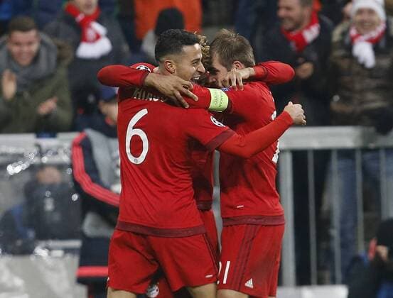 Tporjubel 4:2 München, V.li. Thiago (Bayern) , Torschütze Kingsley Coman (Bayern) , Philipp Lahm (Bayern) . FC Bayern München-Juventus Turin . München, GER, 16.03.2016, Achtelfinale Rückspiel, Fussball-Champions League 2015-2016 .