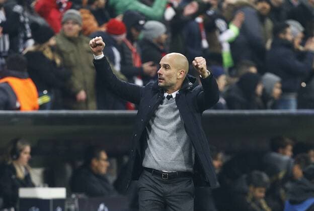 Schlussjubel München, Trainer Josep Pep Guardiola (Bayern) reisst die Armen hoch . FC Bayern München-Juventus Turin . München, GER, 16.03.2016, Achtelfinale Rückspiel, Fussball-Champions League 2015-2016 .