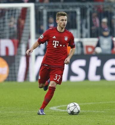 Joashua Kimmich (Bayern) . Einzelaktion am Ball . FC Bayern München-Juventus Turin . München, GER, 16.03.2016, Achtelfinale Rückspiel, Fussball-Champions League 2015-2016 .