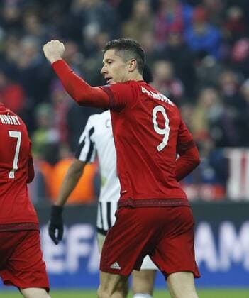 Torjubel 1:32 Anschlusstreffer für München, Torschütze Robert Lewandowski (Bayern) . FC Bayern München-Juventus Turin . München, GER, 16.03.2016, Achtelfinale Rückspiel, Fussball-Champions League 2015-2016 .