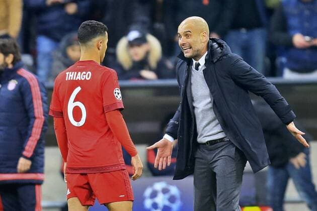 16.03.2016, Fussball Championsleague 2015 2016, Achtelfinale Rückspiel, FC Bayern München - Juventus Turin, in der Allianzarena München. Trainer Pep Guardiola (re, FC Bayern München) schreit Thiago (FC Bayern München) an. 