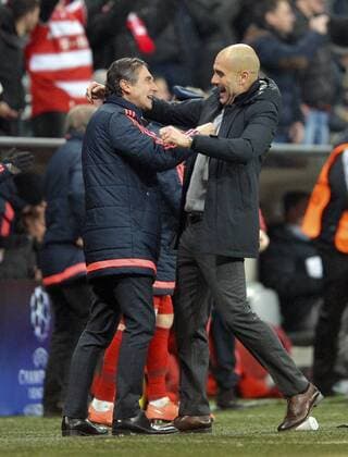 16.03.2016, Fussball Championsleague 2015 2016, Achtelfinale Rückspiel, FC Bayern München - Juventus Turin, in der Allianzarena München. Trainer Pep Guardiola (FC Bayern München) jubelt nach dem Schlusspfiff mit seinem Management-Berater Manel Estiarte (li, FC Bayern München) 