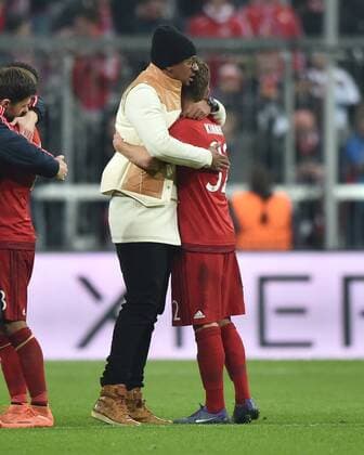 16.03.2016, Fussball, Saison 2015 2016, Champions League, Achtelfinale, FC Bayern Muenchen - Juventus Turin 4:2 n.V., Jerome Boateng (Bayern Muenchen), li., umarmt Joshua Kimmich (Bayern Muenchen)