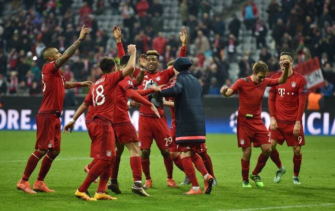 16.03.2016, Fussball, Saison 2015 2016, Champions League, Achtelfinale, FC Bayern Muenchen - Juventus Turin 4:2 n.V., Bayerns Spieler feiern den Sieg