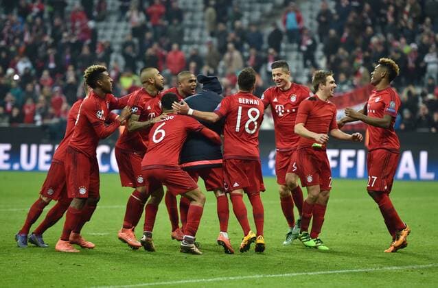 16.03.2016, Fussball, Saison 2015 2016, Champions League, Achtelfinale, FC Bayern Muenchen - Juventus Turin 4:2 n.V., Bayerns Spieler feiern den Sieg