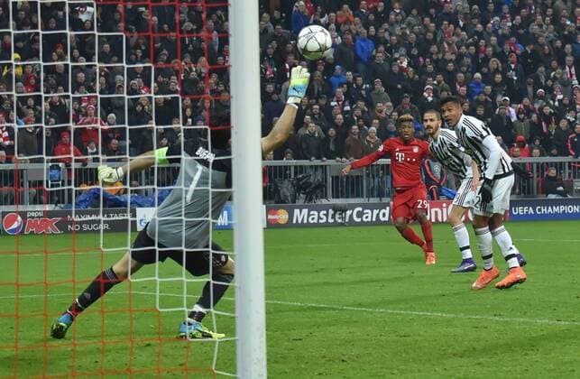 16.03.2016, Fussball, Saison 2015 2016, Champions League, Achtelfinale, FC Bayern Muenchen - Juventus Turin 4:2 n.V., Kingsley Coman (Bayern Muenchen), hinten mitte erzielt gegen Torwart Gianluigi Buffon (Juventus Turin) das Tor zum 4:2