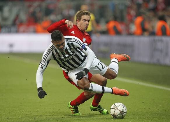 V.li. Alex Sandro (Juve), Philipp Lahm (Bayern) . FC Bayern München-Juventus Turin . München, GER, 16.03.2016, Achtelfinale Rückspiel, Fussball-Champions League 2015-2016 .