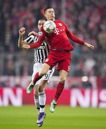 München, 16.03.2016, Allianz Arena Robert Lewandowski (FCB), Leonardo Benucci (Juve) FC Bayern München vs. Juventus Turin mm