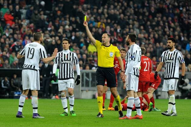 Muenchen Gelbe Karte, Verwarnung fuer Leonardo Bonucci (Juventus Turin), Bayern Muenchen - Juventus Turin, Fussball ,Champions League, Achtelfinale, 16.03.2016 , Copyright: Stuetzle xEibner-Pressefoto ep_wse
