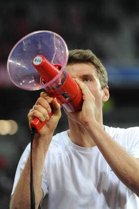 Muenchen Thomas Mueller (FC Bayern Muenchen) mit Megaphon , Bayern Muenchen - Juventus Turin, Fussball ,Champions League, Achtelfinale, 16.03.2016 , Copyright: Stuetzle xEibner-Pressefoto ep_wse