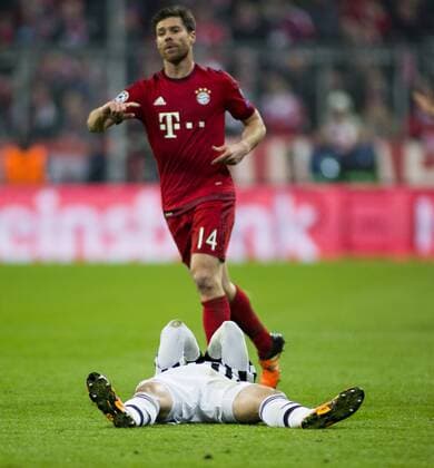 Alvaro Morata (Juve) am Boden 16.03.2016, München, Bayern München vs. Juventus Turin Â