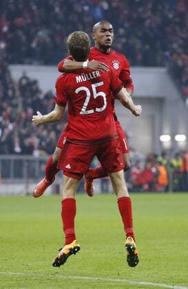 MUELLER Thomas Team FC Bayern Muenchen jubelt nach seinem Tor zum 2 : 2 mit COSTA Douglas UEFA Champions League Achtelfinale FC Bayern Muenchen-Juventus 4 : 2 am 16. Maerz 2016 in Muenchen 