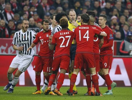 VIDAL Arturo Team FC Bayern Muenchen Rudelbildung um Arturo Vidal UEFA Champions League Achtelfinale FC Bayern Muenchen-Juventus 4 : 2 am 16. Maerz 2016 in Muenchen 