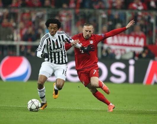 München, Fussball, Herren, UEFA Champions League, Saison 2015 2016, Achtelfinale FC Bayern München - Juventus Turin, 16.03.2016, Allianzarena München, Juan Cuadrado, Juventus Turin, Franck Ribery
