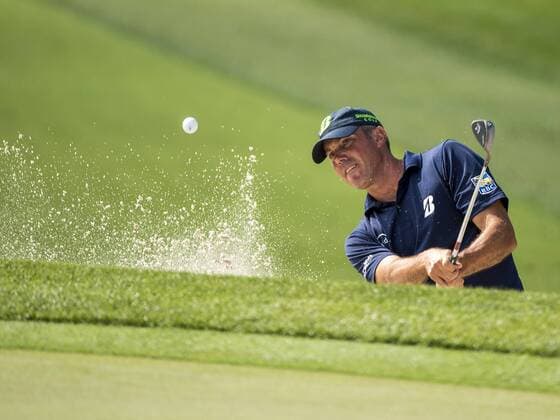 March 17, 2016 - Orlando, FL, U.S: Matt Kuchar hits out of the green side bunker on 1 during first round golf action of the Arnold Palmer Invitational presented by Mastercard held at Arnold Palmer s Bay Hill Club & Lodge in Orlando, Fl. Romeo T Guzman CSM. PGA Golf Herren 2016: Arnold Palmer Invitational Rnd 1 MAR 17 - ZUMAcg2_
